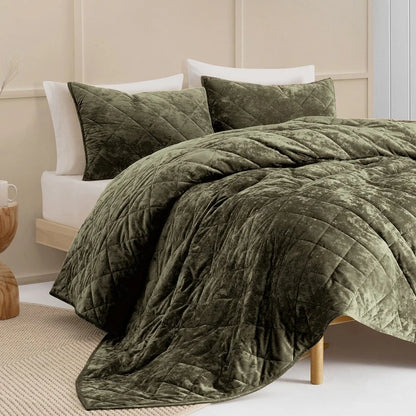 Wonderful Diamond Velvet 3 Piece Quilt Set