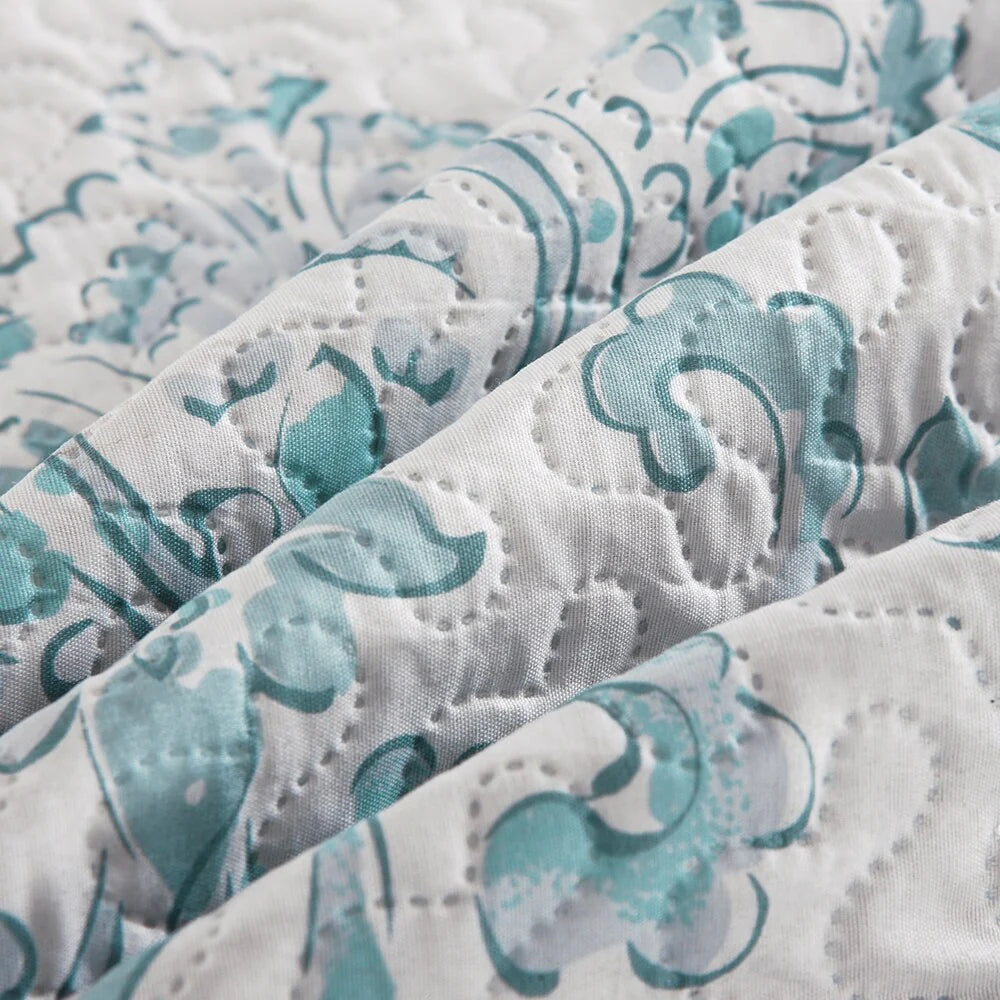 3 Piece Retro Printed Reversible Quilt Set
