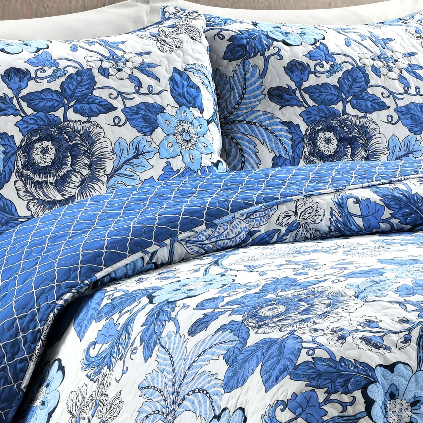 The Curated Nomad Chorro 3-piece Quilt Set