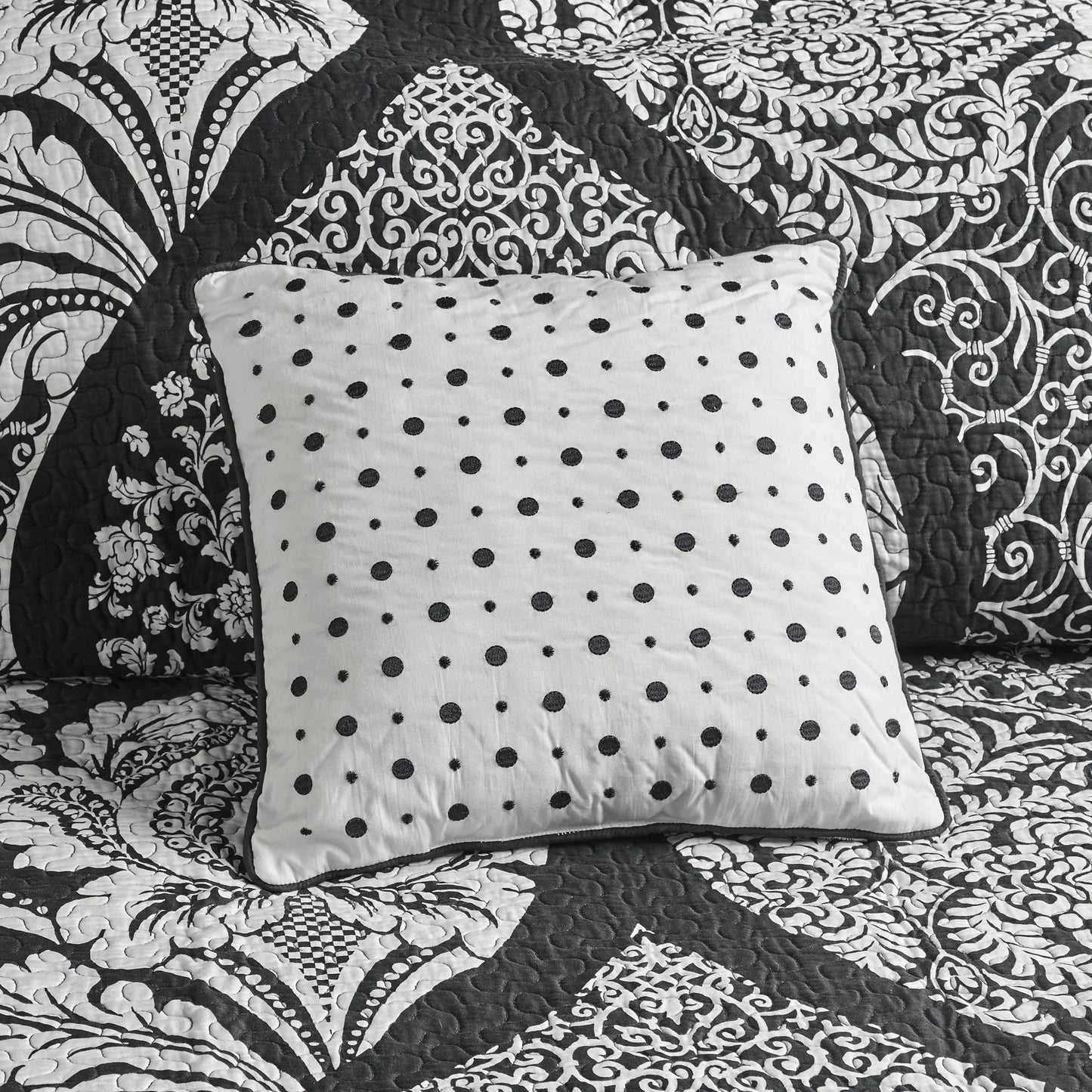 Madison Park Marcella 6 Piece Printed Cotton Quilt Set with Throw Pillows