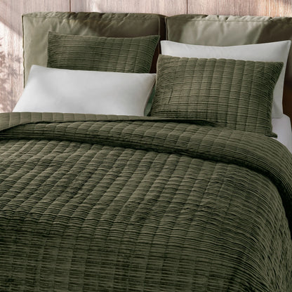 Wonderful Velvet 3 Piece Quilt Set