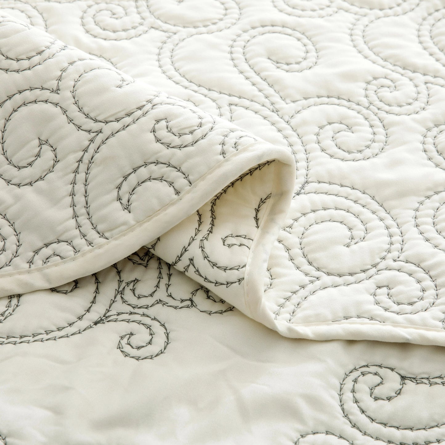 Serenta Damask Oversized 4-piece Bedspread Set