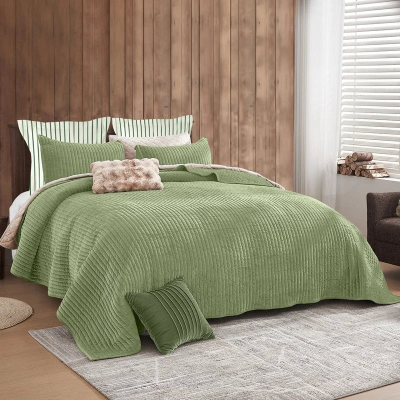 Wonderful Velvet 3 Piece Quilt Set