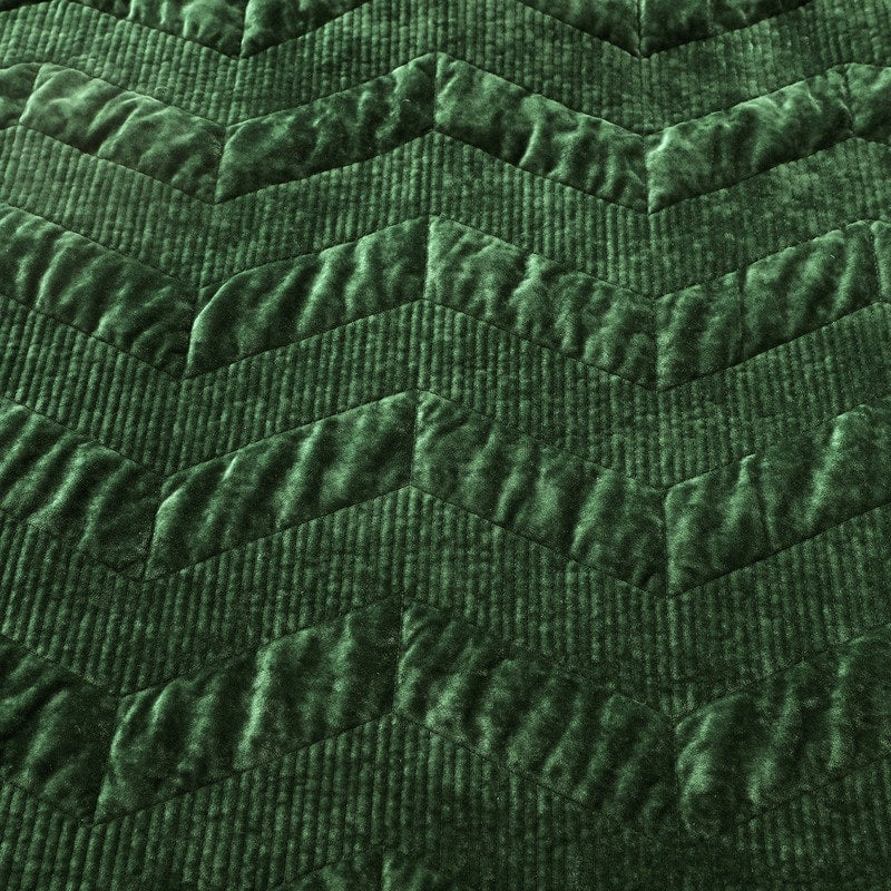Wonderful Diamond Velvet 3 Piece Quilt Set