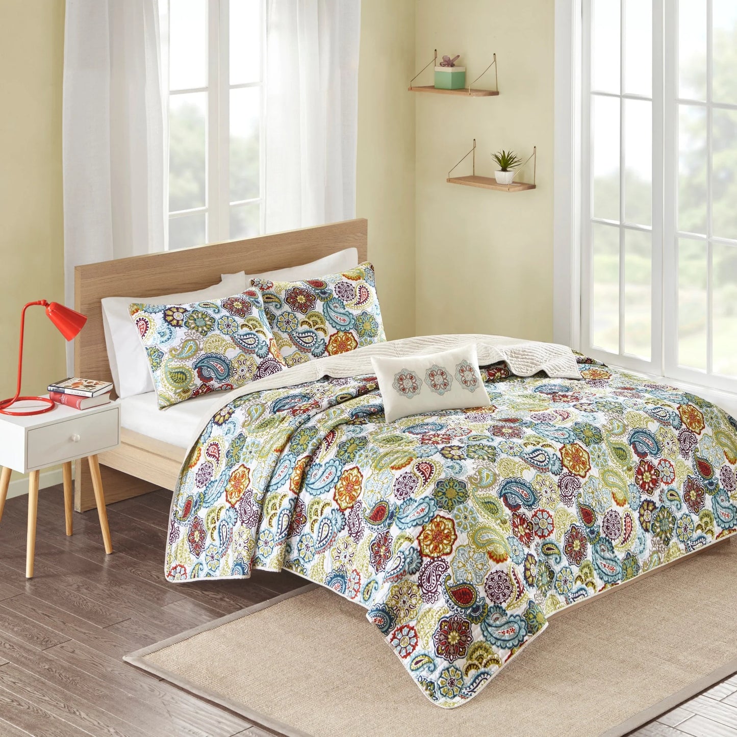 Intelligent Design Tamil Reversible Paisley Quilt Set with Throw Pillow