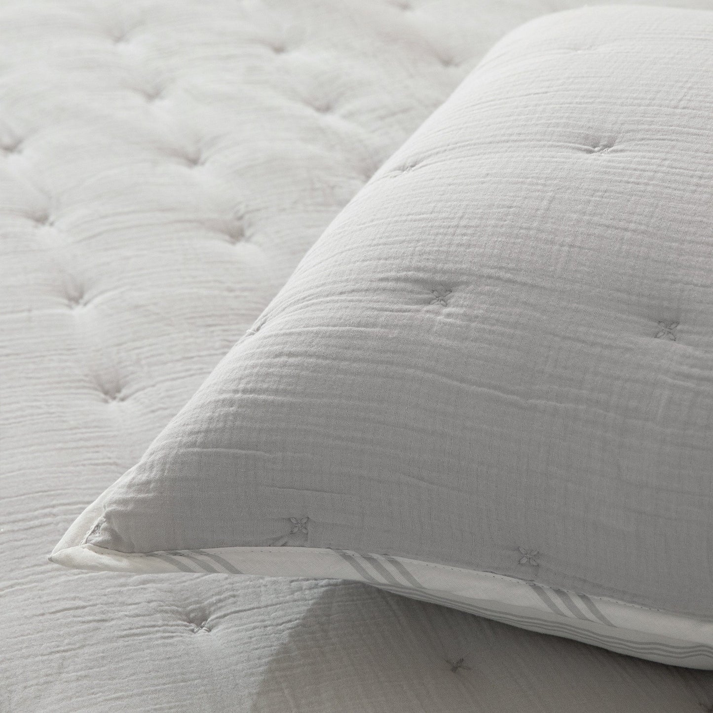 Wonderful Velvet 3 Piece Quilt Set