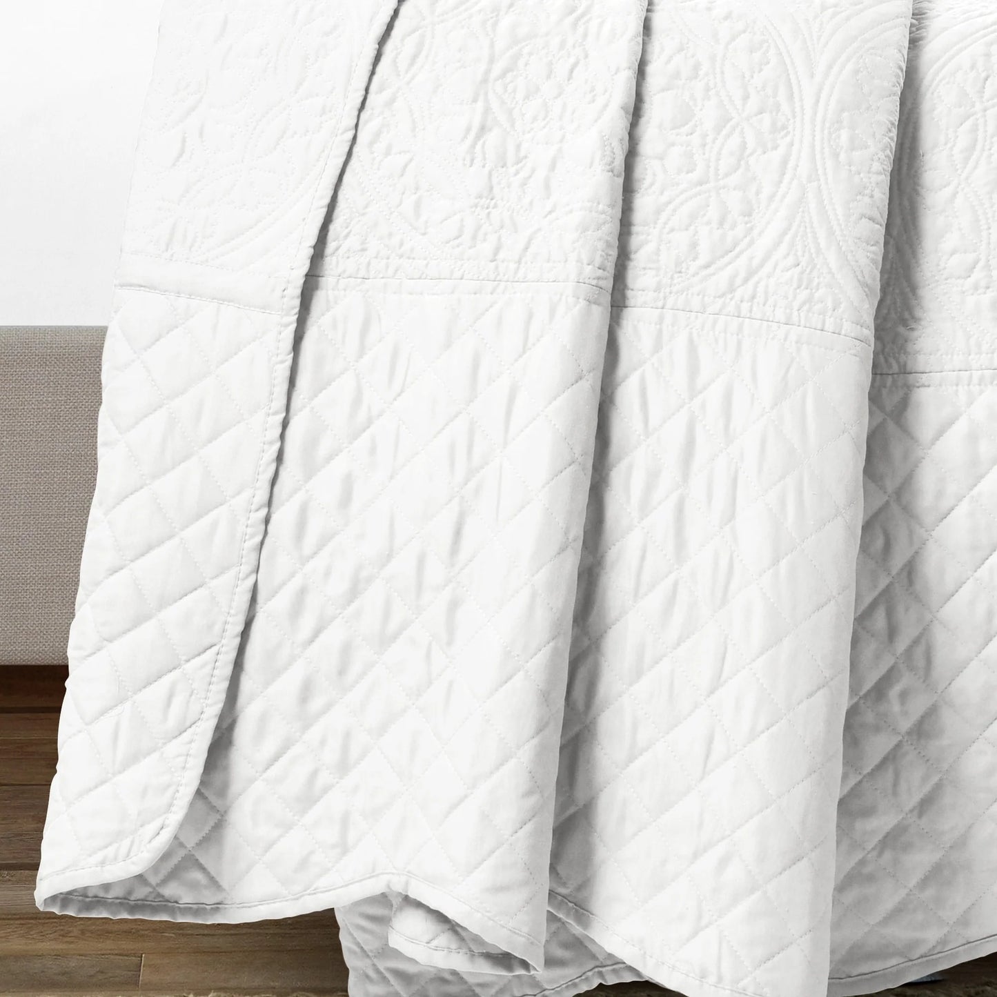 Lush Decor Medallion Scallop Bedspread Set