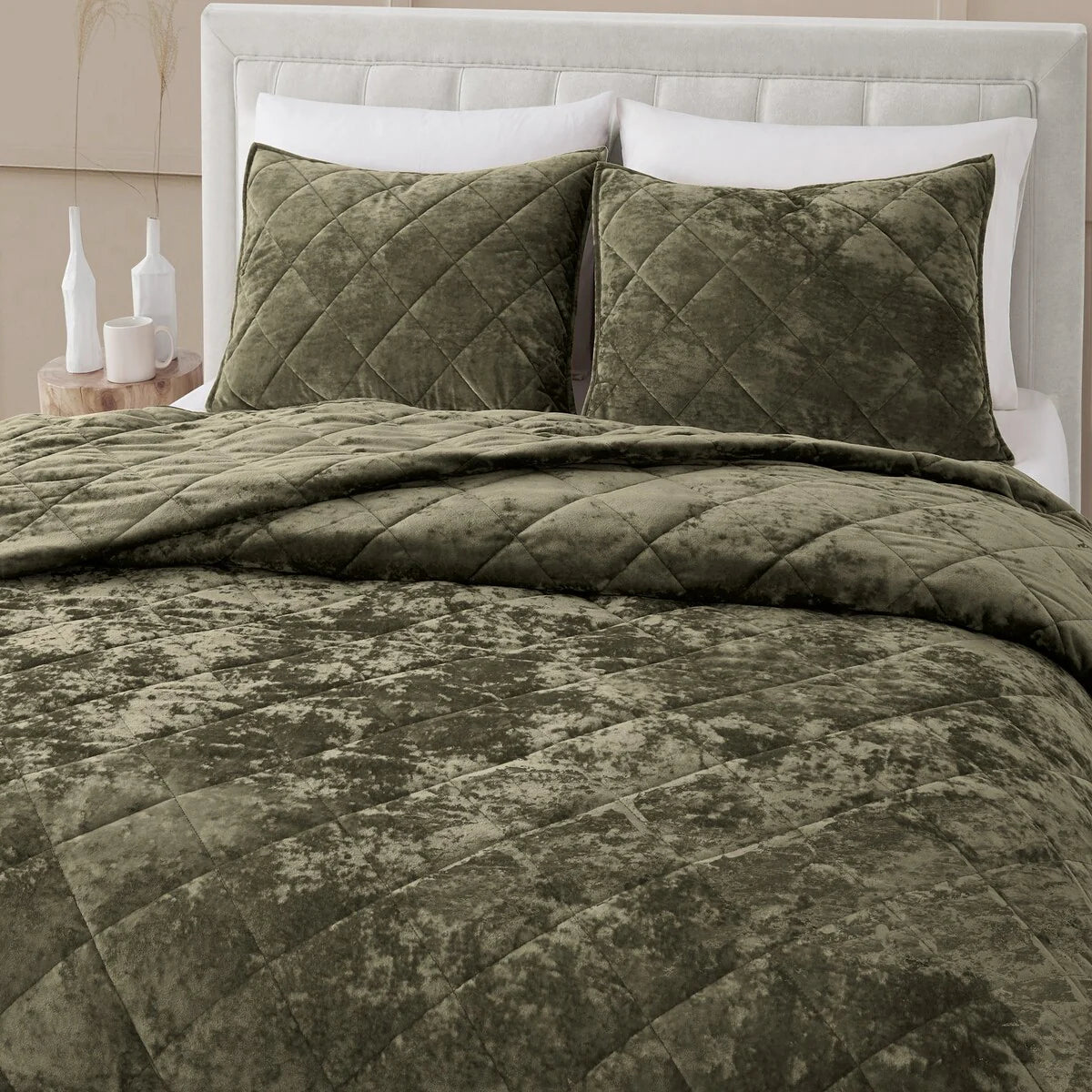 Wonderful Diamond Velvet 3 Piece Quilt Set